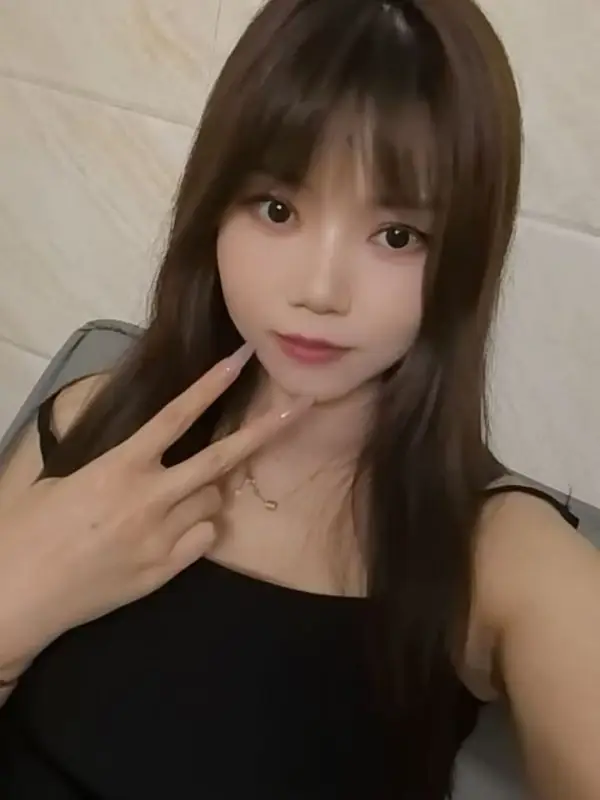 广州荔湾区小狐狸Little上门推油广州荔湾区小狐狸Little fox到家上门