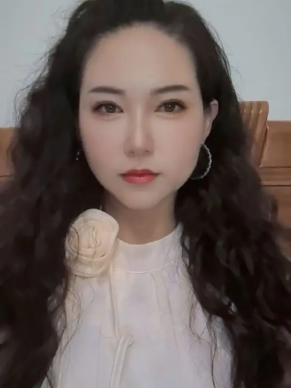 Sanya Hot Stone Massage Fanning